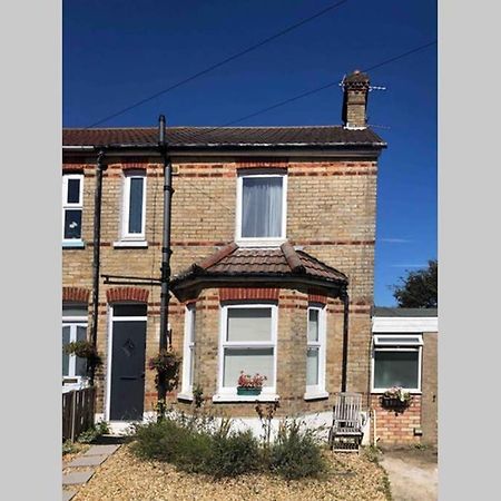 Modern Studio Apartment Near Town Centre Poole Exterior photo